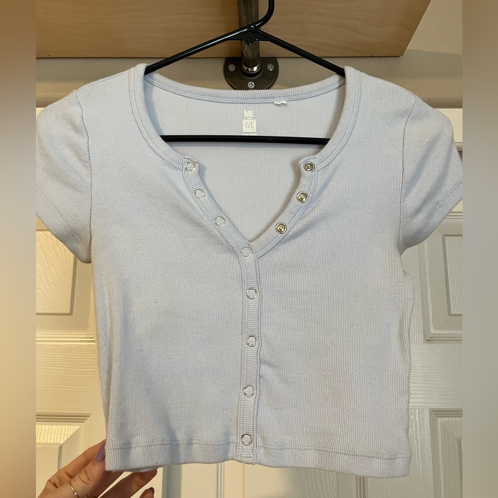 PacSun cropped light blue tee